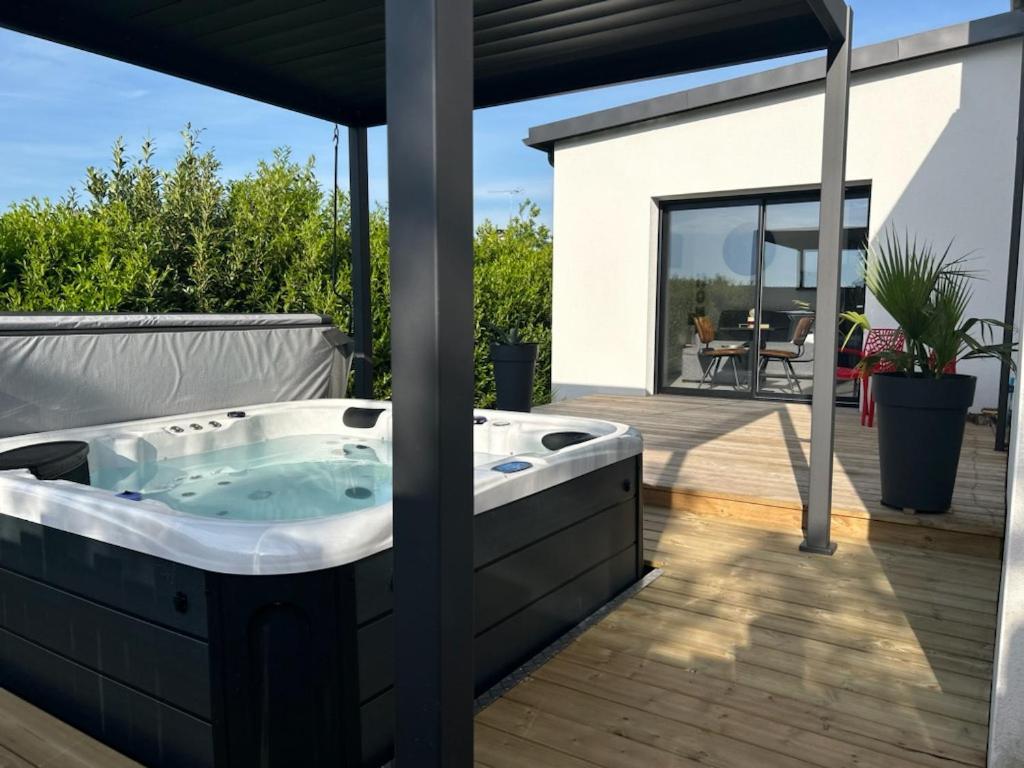 Studio & Spa La Discrete Saint-Évarzec エクステリア 写真