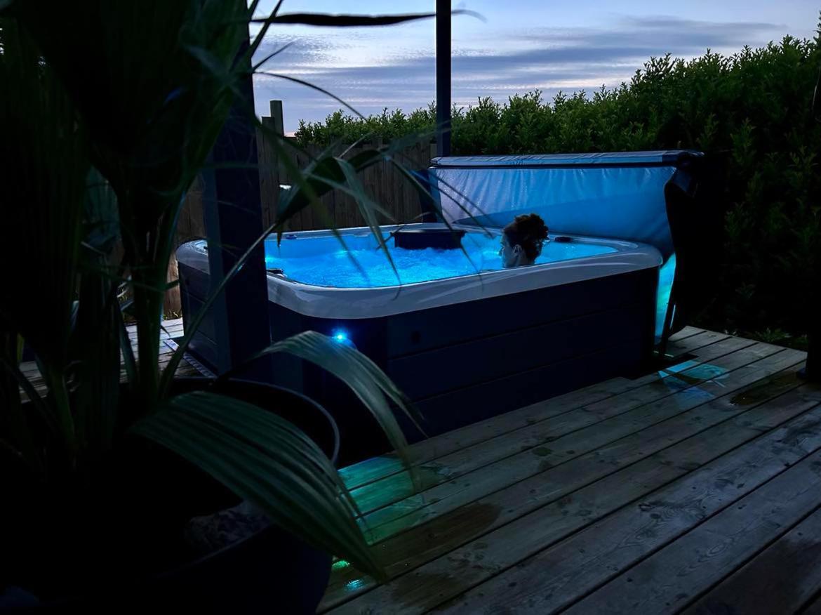 Studio & Spa La Discrete Saint-Évarzec エクステリア 写真